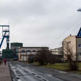 Widok na szyby kopalni soli w Kłodawie